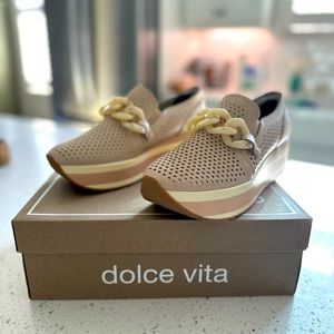 Like new Dolce Vita Jhenee shoe.